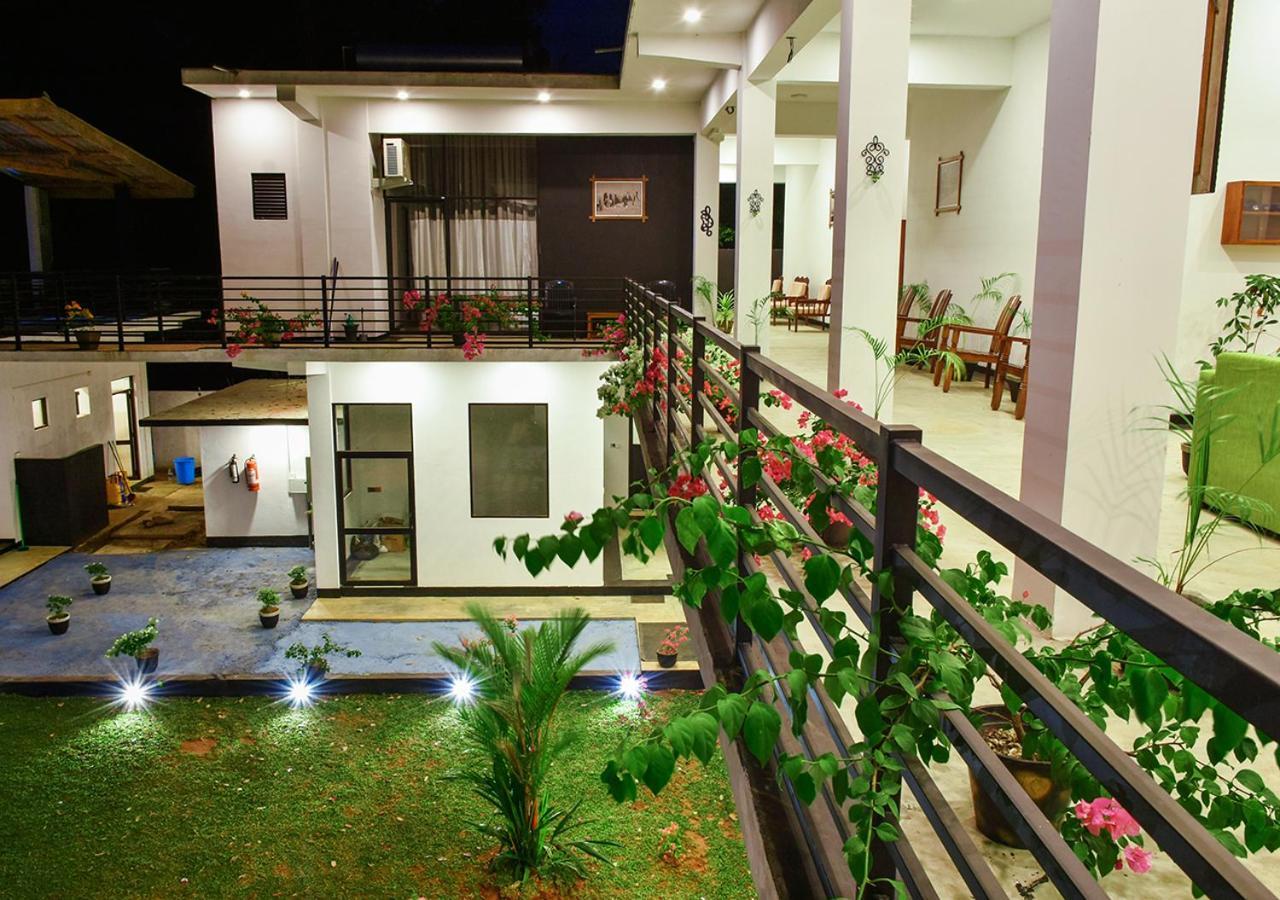 Lavish Resort - Sigirya Sigiriya Exterior foto